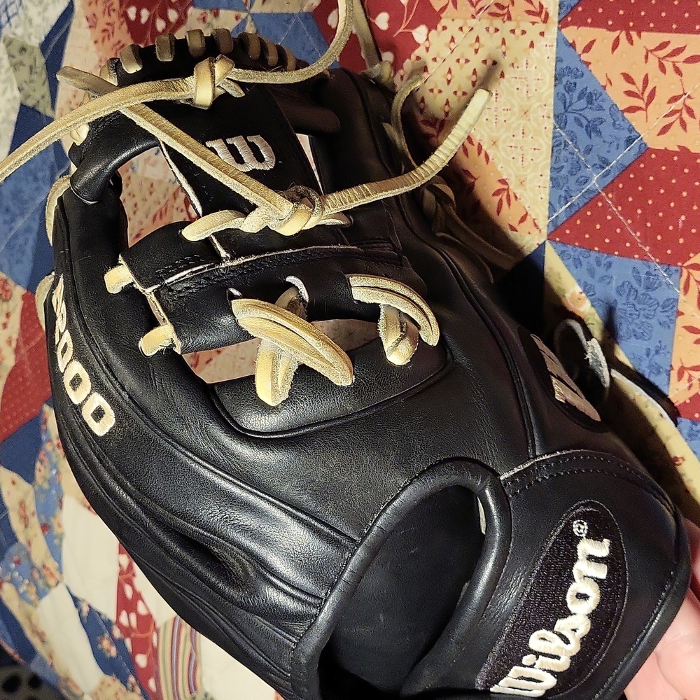Wilson A2000 11.5 in. Baseball Glove